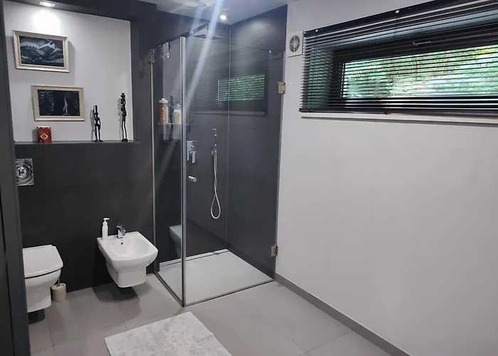 Forrest Dom W Lesie Rzedkowice