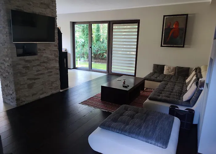 Forrest Dom W Lesie *